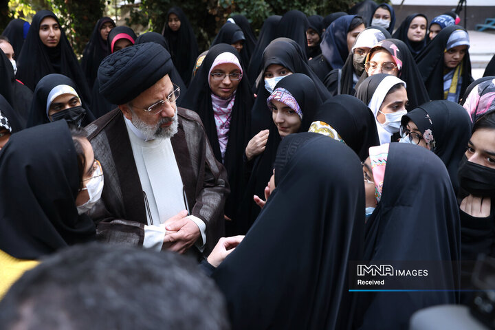 حضور در جمع دانش آموزان شرکت کننده در اردوی «راهیان پیشرفت»