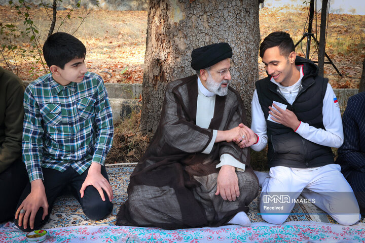 حضور در جمع دانش آموزان شرکت کننده در اردوی «راهیان پیشرفت»