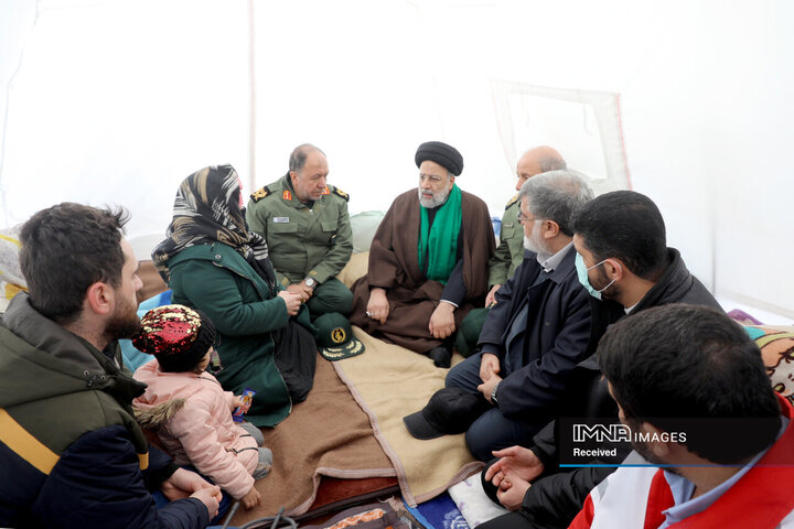 بازدید میدانی دکتر رئیسی از مناطق زلزله‌زده شهرستان خوی و روستای بدلان