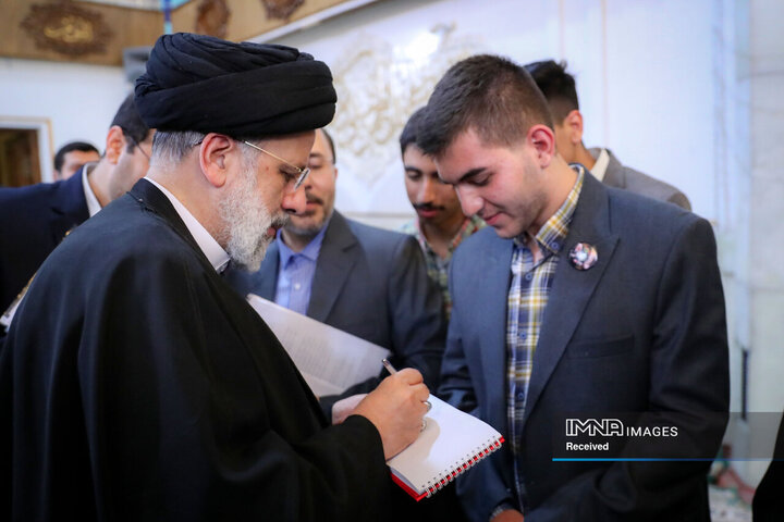 نشست رمضانی با جمعی از نوجوانان