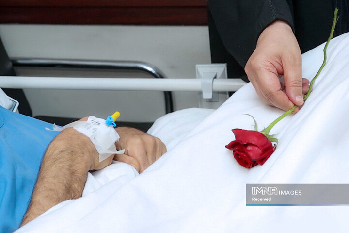 عیادت از جانبازان دفاع مقدس