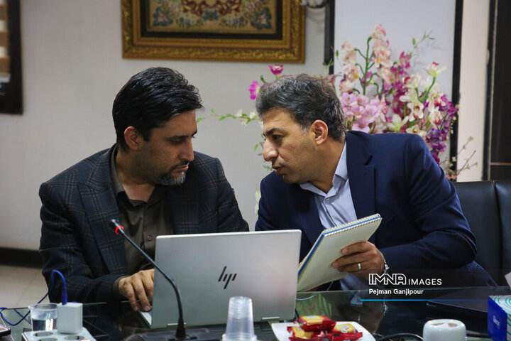 جلسه نایب‌رئیس شورای شهر اصفهان و مسئولان شهرک علمی و تحقیقاتی