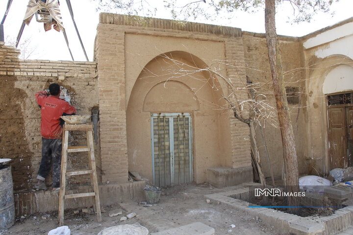 مرمت سقف‌های تکیه تاریخی میر تکمیل شد