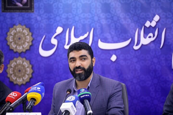 مسئولان باید محکم بر خطوط قرمز ایستادگی کنند