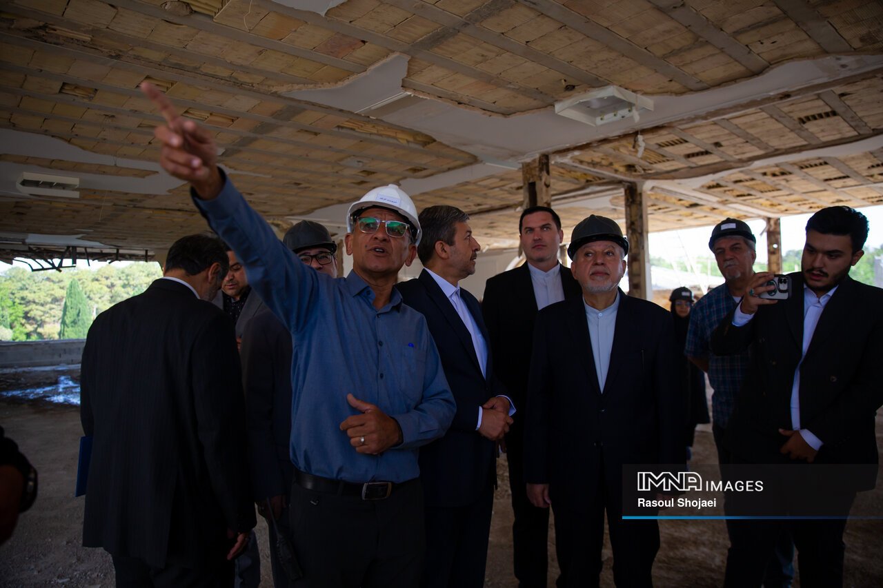 اصفهان، میان مرمت و آور