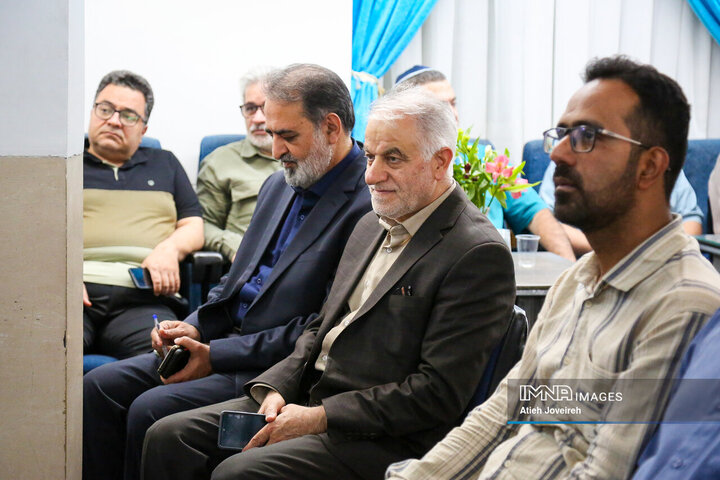 آیین یادبود رهبر شهید و بیعت کلیمیان اصفهان با رهبر جدید انقلاب