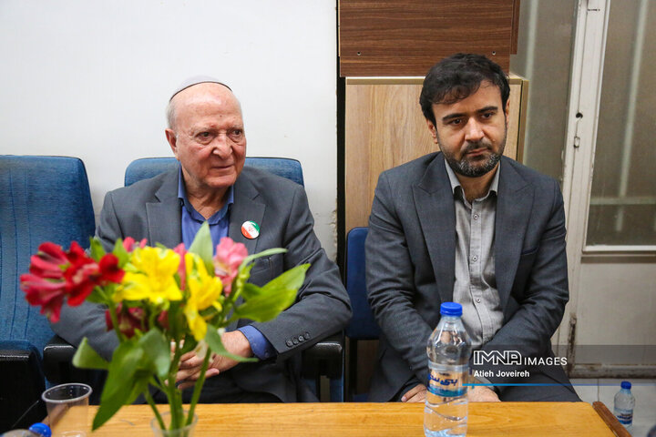 آیین یادبود رهبر شهید و بیعت کلیمیان اصفهان با رهبر جدید انقلاب