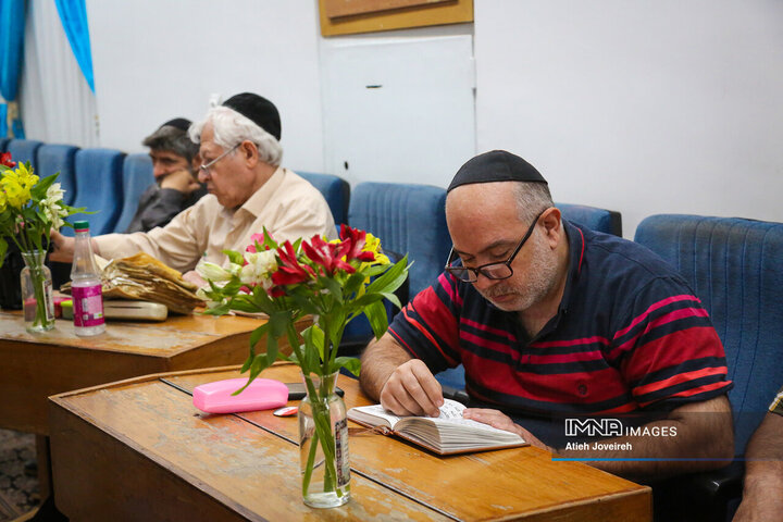 آیین یادبود رهبر شهید و بیعت کلیمیان اصفهان با رهبر جدید انقلاب