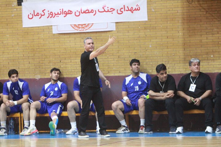 جوان‌گرایی به معنای بی‌هدف بودن نیست/ خودمان را از پیش بازنده نمی‌دانیم