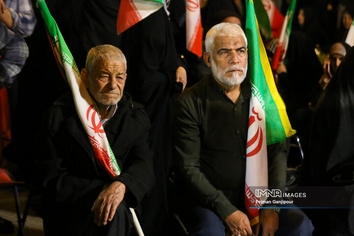 حضور معاون اجرایی دولت شهید رئیسی در هشتادودومین شب حضور مردم اصفهان در خیابان