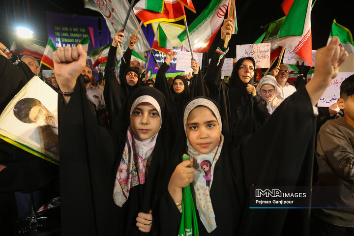 حضور معاون اجرایی دولت شهید رئیسی در هشتادودومین شب حضور مردم اصفهان در خیابان