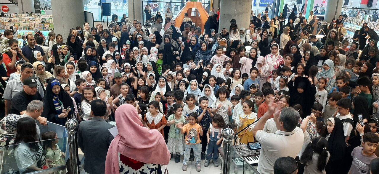 رونمایی از نشان فرهنگی «سنبوک» با حضور فرزندان شهدا/ ۲۵ هزار عنوان کتاب در انتظار کودکان