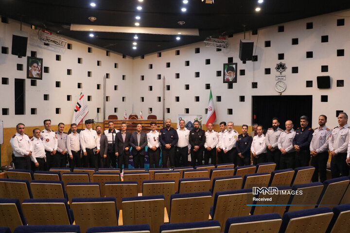 سمپوزیوم تخصصی تقویت تاب‌آ<ری آتش‌نشانان و امدادگران در شرایط بحرانی