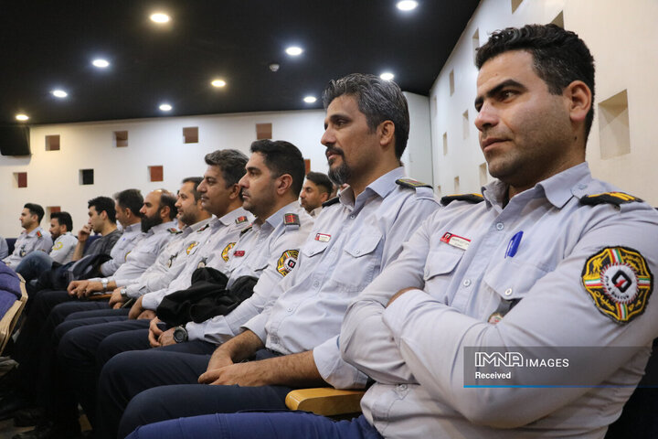 سمپوزیوم تخصصی تقویت تاب‌آ<ری آتش‌نشانان و امدادگران در شرایط بحرانی