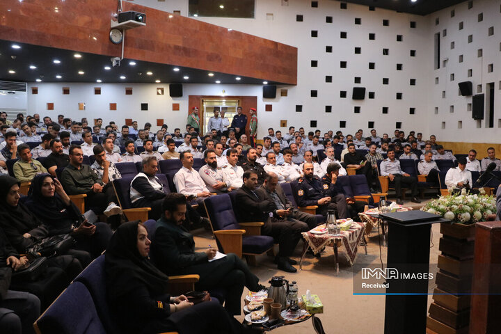 سمپوزیوم تخصصی تقویت تاب‌آ<ری آتش‌نشانان و امدادگران در شرایط بحرانی