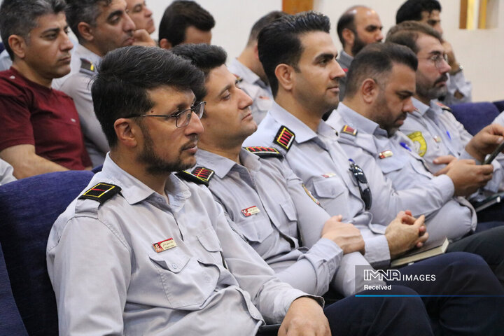 سمپوزیوم تخصصی تقویت تاب‌آ<ری آتش‌نشانان و امدادگران در شرایط بحرانی