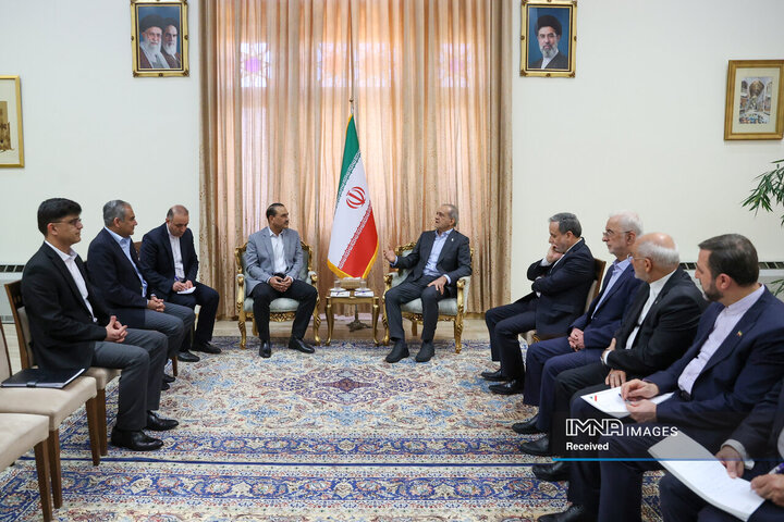 دیدار فرمانده ارتش پاکستان با رئیس‌جمهور