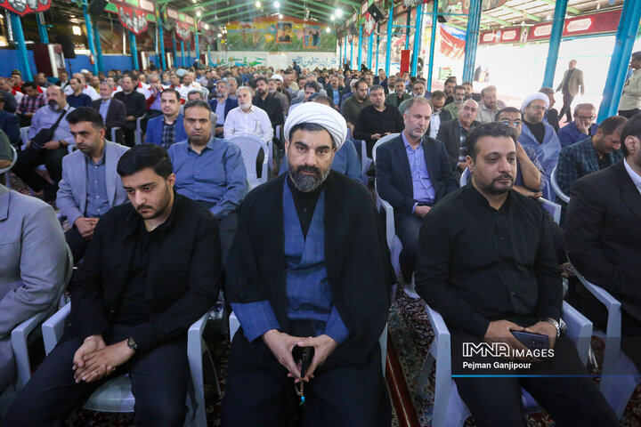تجدید بیعت فرماندهان و اعضای بسیج ادارات اصفهان با شهدا
