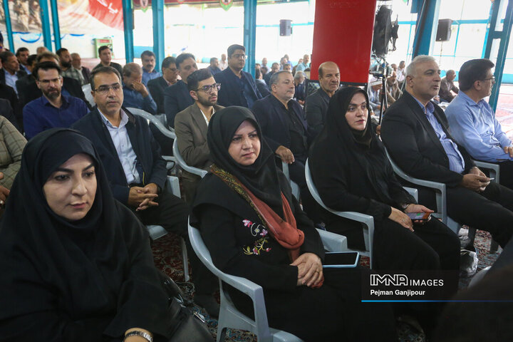 تجدید بیعت فرماندهان و اعضای بسیج ادارات اصفهان با شهدا