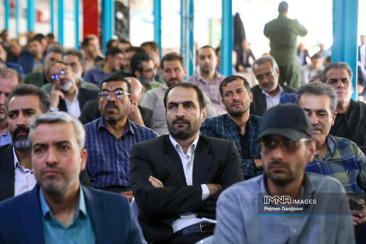 تجدید بیعت فرماندهان و اعضای بسیج ادارات اصفهان با شهدا