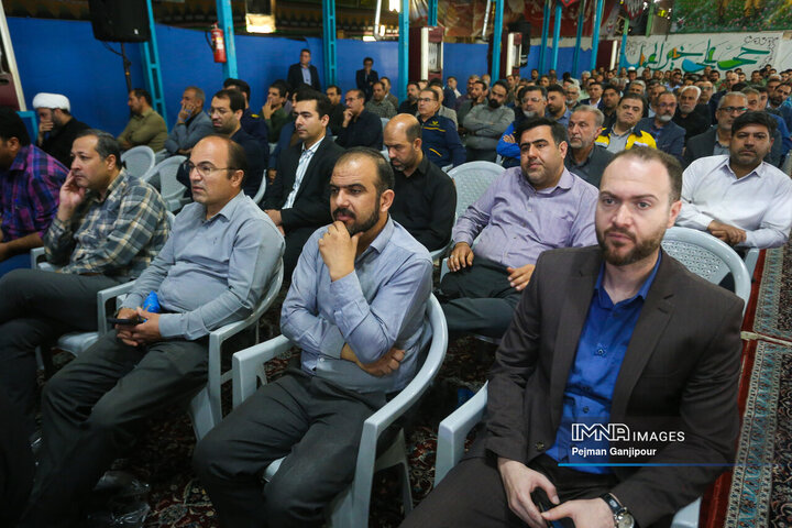 تجدید بیعت فرماندهان و اعضای بسیج ادارات اصفهان با شهدا
