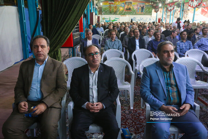 تجدید بیعت فرماندهان و اعضای بسیج ادارات اصفهان با شهدا