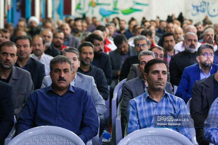 تجدید بیعت فرماندهان و اعضای بسیج ادارات اصفهان با شهدا