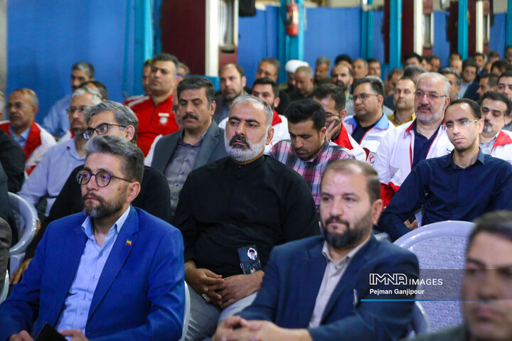 تجدید بیعت فرماندهان و اعضای بسیج ادارات اصفهان با شهدا