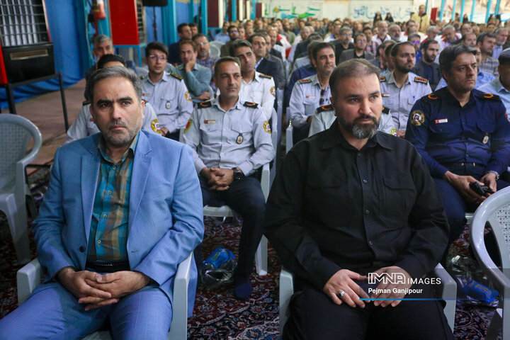 تجدید بیعت فرماندهان و اعضای بسیج ادارات اصفهان با شهدا