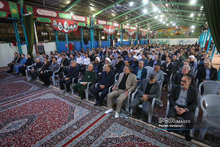 تجدید بیعت فرماندهان و اعضای بسیج ادارات اصفهان با شهدا