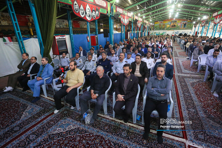 تجدید بیعت فرماندهان و اعضای بسیج ادارات اصفهان با شهدا