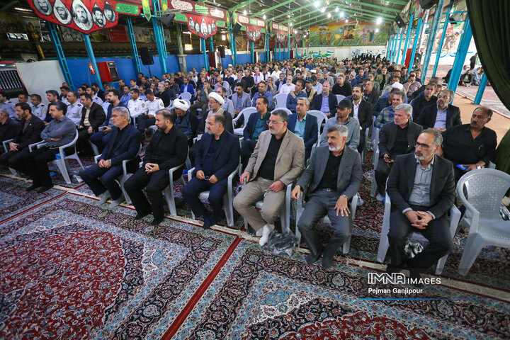 تجدید بیعت فرماندهان و اعضای بسیج ادارات اصفهان با شهدا