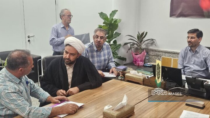 پاسخگویی شفاف و گره‌گشایی از پرونده‌های شهروندان در کمیته نظارتی منطقه ۱۰ اصفهان