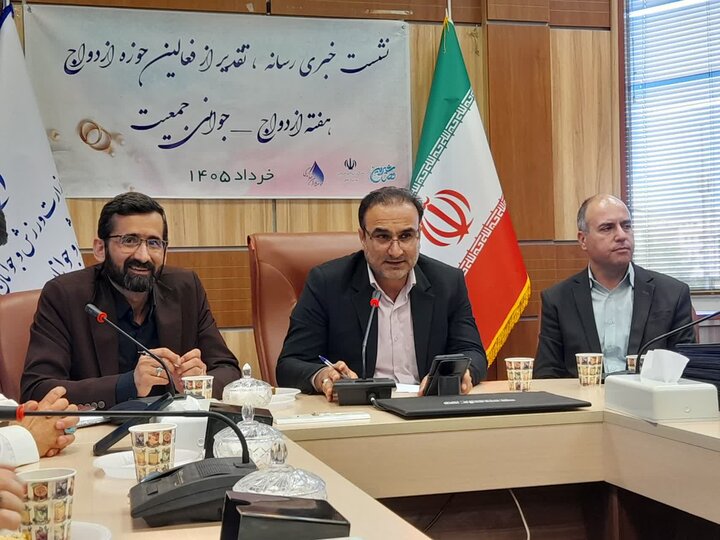 رسانه‌ها فرهنگ زندگی ساده و غیراشرافی را ترویج کنند