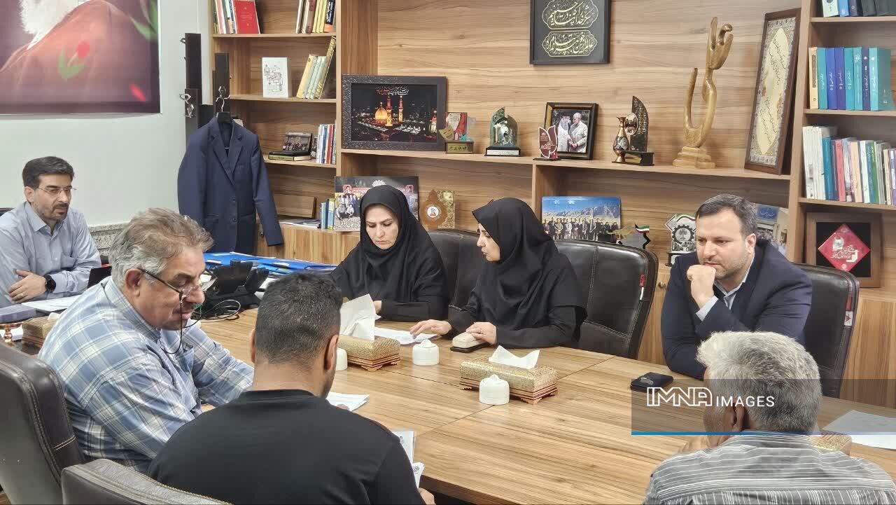 پاسخگویی شفاف و گرهگشایی از پروندههای شهروندان در کمیته نظارتی منطقه ۱۰ اصفهان