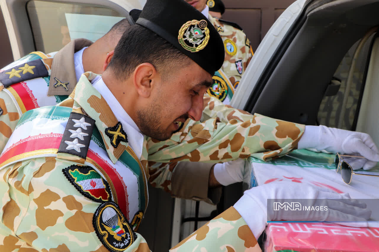 شیراز در سوگ شهید آزادی؛ اشک و اسفند در حرم شاهچراغ (ع)