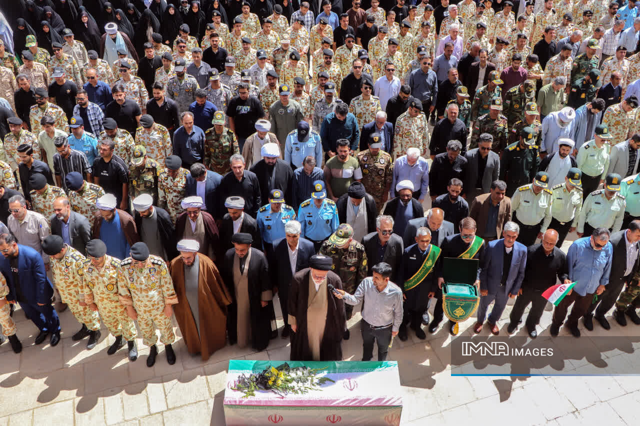 شیراز در سوگ شهید آزادی؛ اشک و اسفند در حرم شاهچراغ (ع)