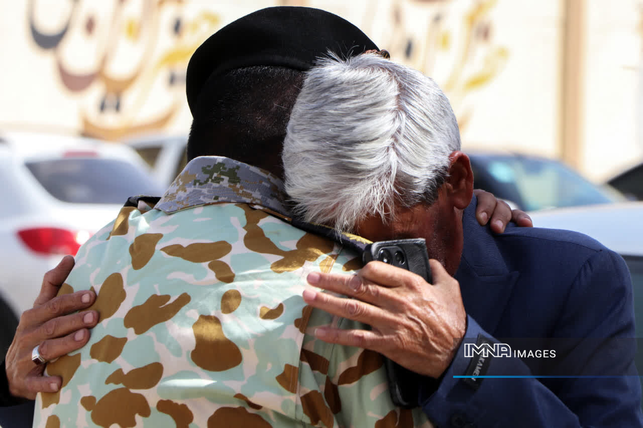 شیراز در سوگ شهید آزادی؛ اشک و اسفند در حرم شاهچراغ (ع)