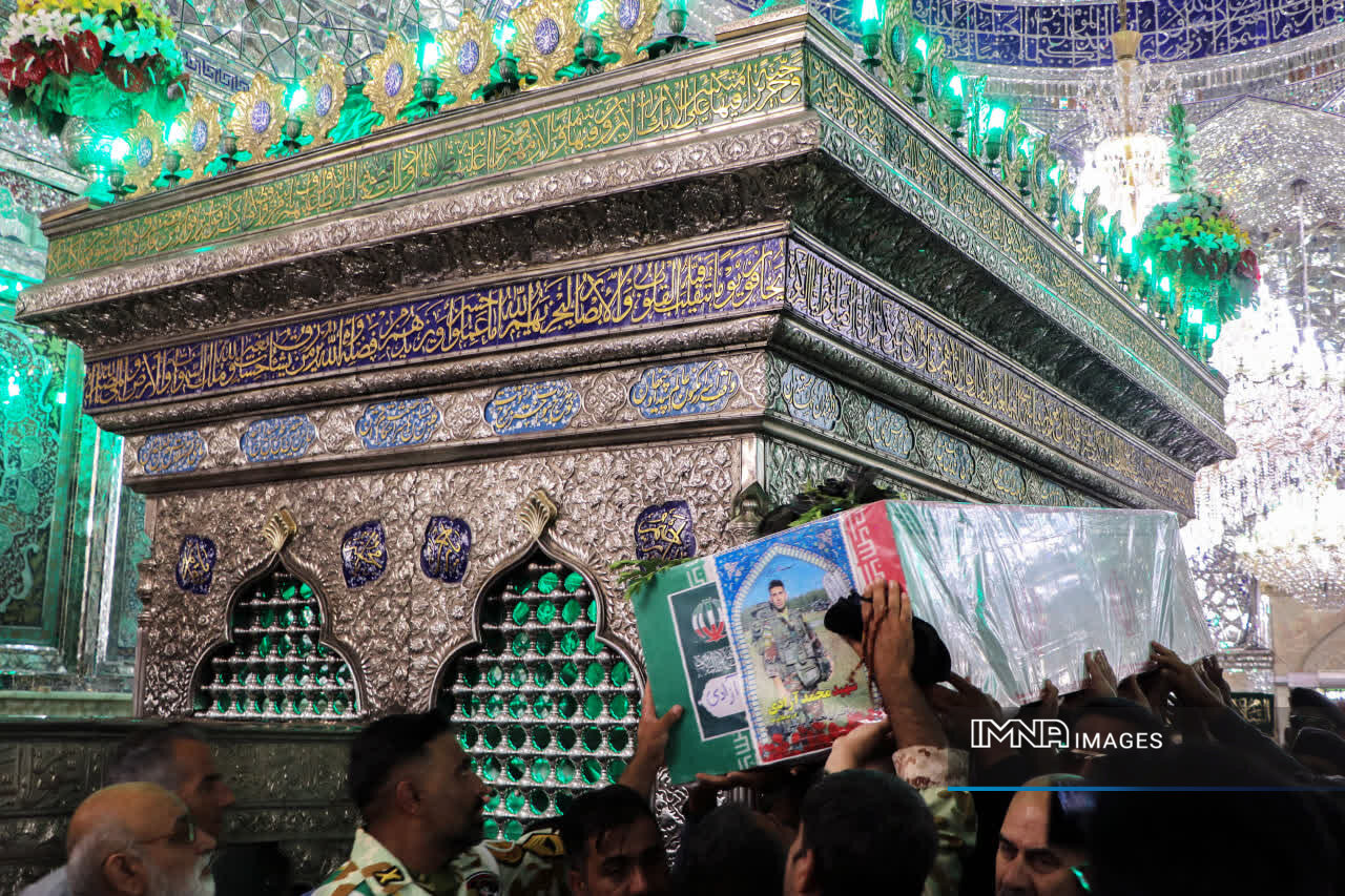 شیراز در سوگ شهید آزادی؛ اشک و اسفند در حرم شاهچراغ (ع)