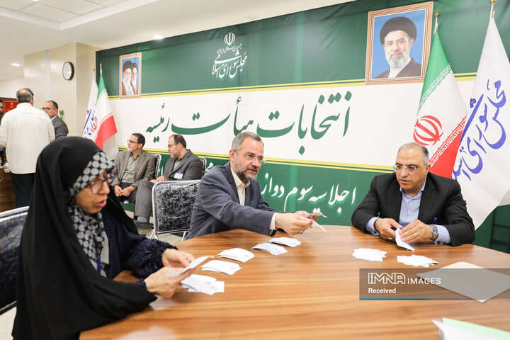 شمارش آراء انتخابات هیات رئیسه اجلاسیه سوم دوره دوازدهم مجلس