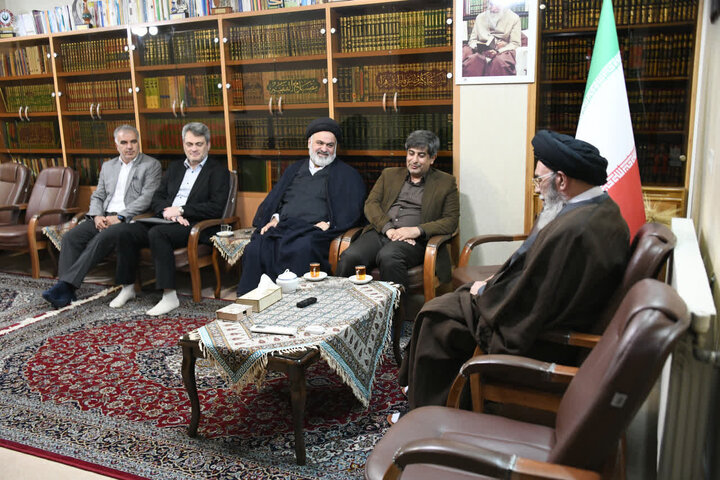 دشمن در برابر ایستادگی ملت ایران کاری از پیش نمیبرد