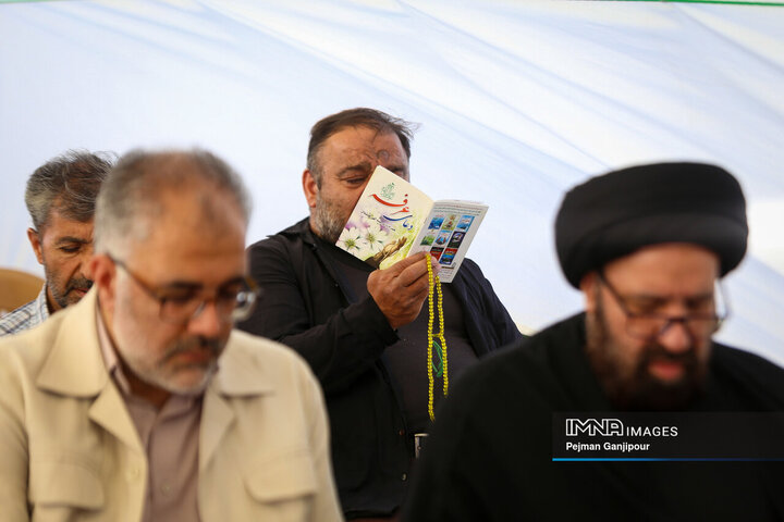 دعای پرفیض عرفه در آرامستان باغ رضوان