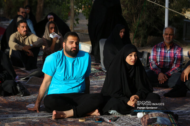 دعای پرفیض عرفه در آرامستان باغ رضوان