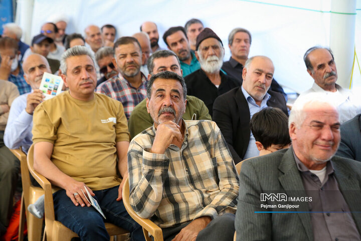 دعای پرفیض عرفه در آرامستان باغ رضوان