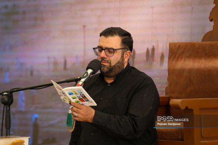 دعای پرفیض عرفه در آرامستان باغ رضوان