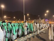 زائران بیت‌الله‌الحرام از مشعر راهی سرزمین مِنا شدند