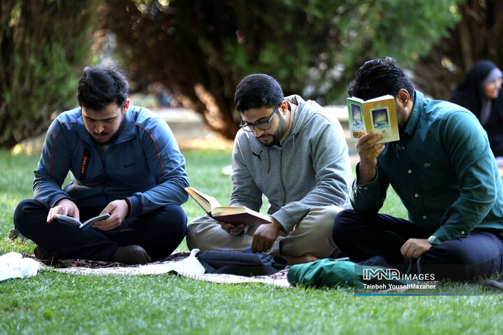 مراسم پرفیض دعای عرفه در همدان