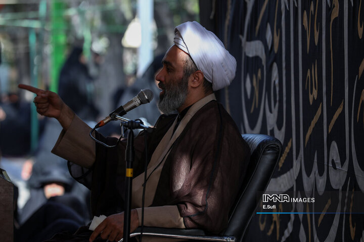 اشک و نیایش عرفه در گلزار شهدای اراک
