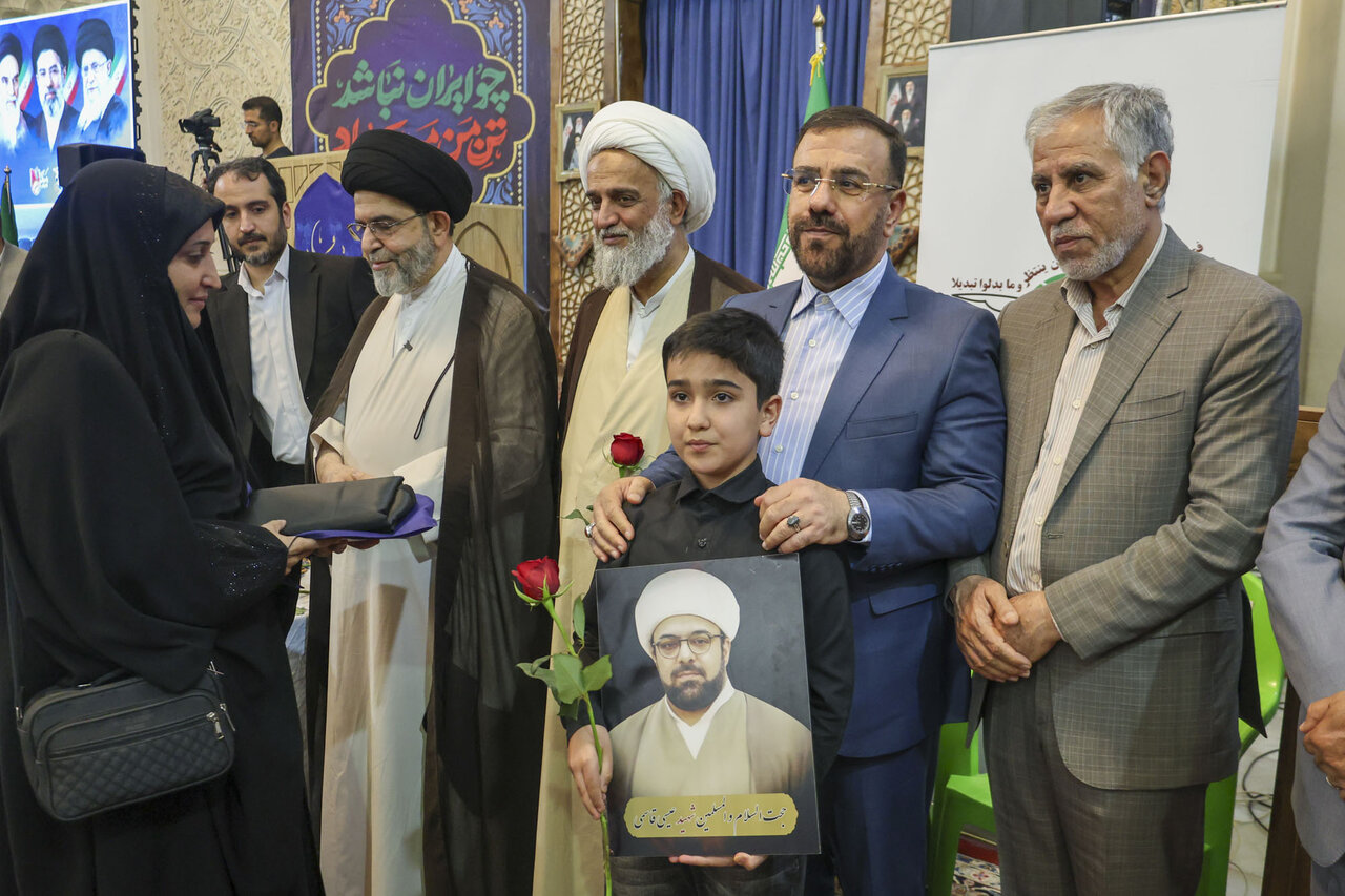 همدلی مرجعیت و بنیاد شهید در تجلیل از ایثارگران/ برگزاری نخستین همایش شهدای «جنگ رمضان»