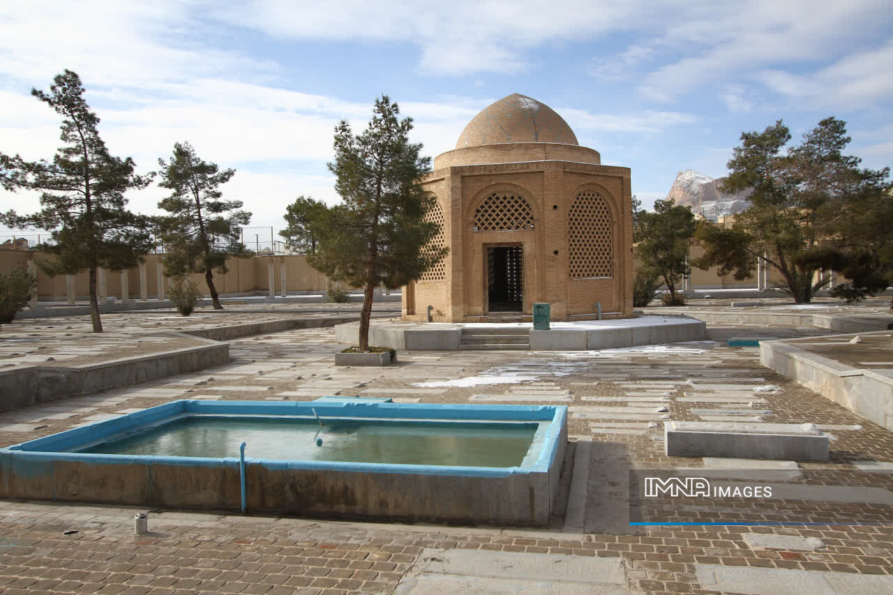 ۵۰ تکیه، ۱۰۰۰ سال تاریخ/ «تخت فولاد» بینظیر در معماری آرامگاهی ایران